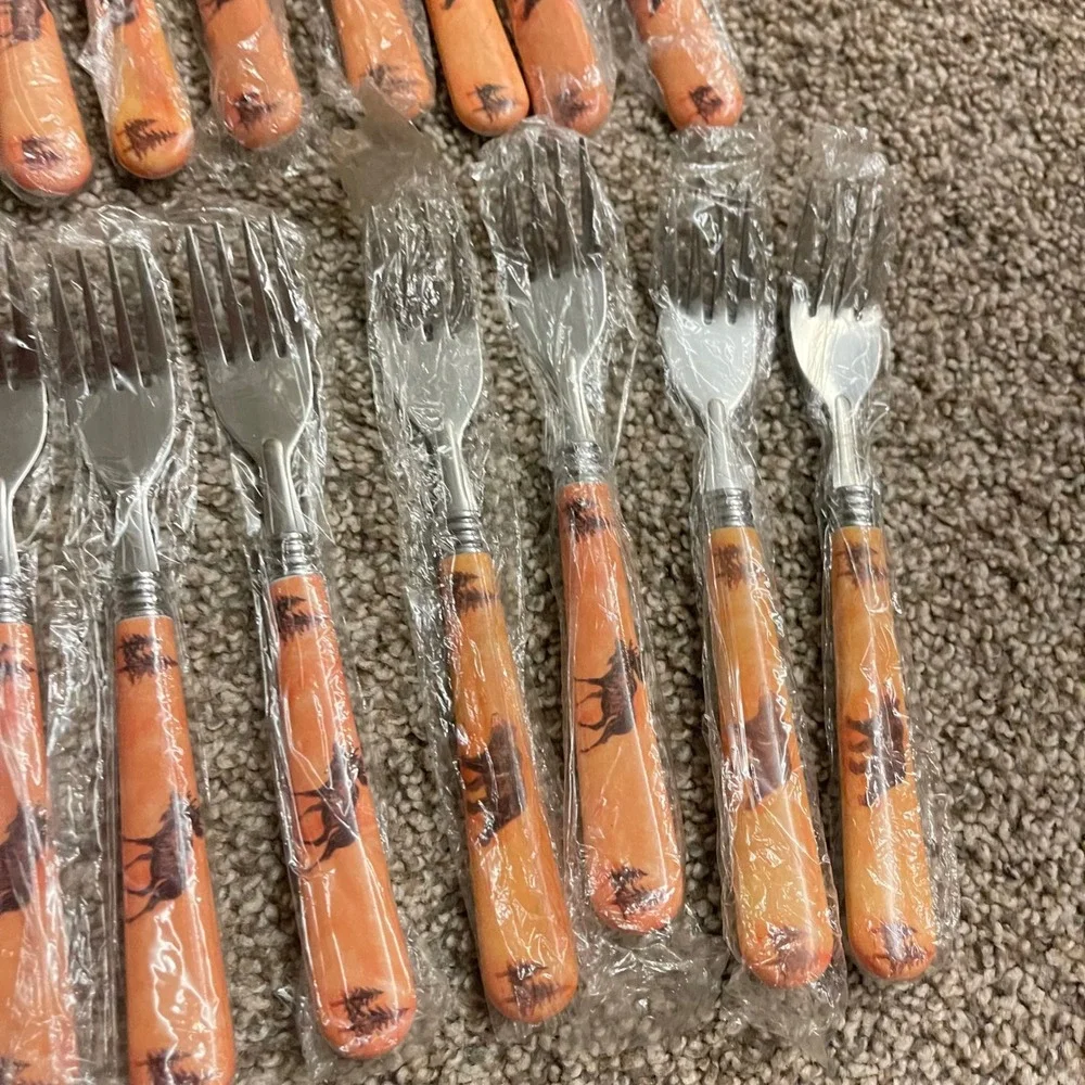 32 Tienshan BEAR MOOSE COUNTRY Stainless Silverware Flatware Folk 8 pc setting